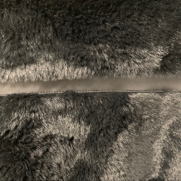 Faux fur black vest with faux leather detail - Picture 3 of 4